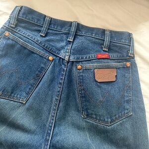 Wrangler Classic Blue Denim Jeans - Back Pocket Detail